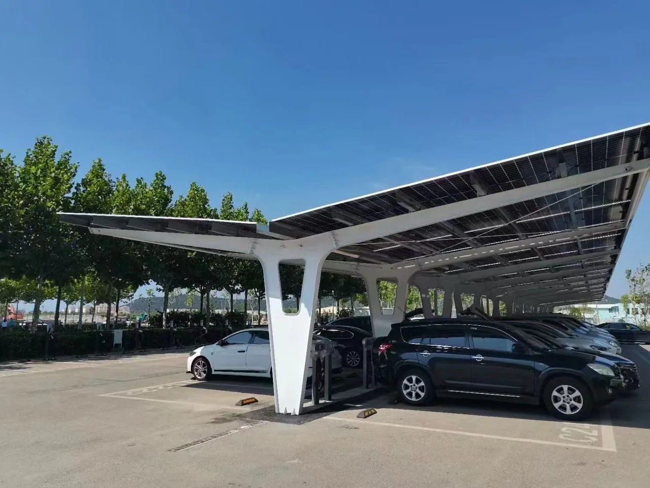 Carport solaire connecté — production active